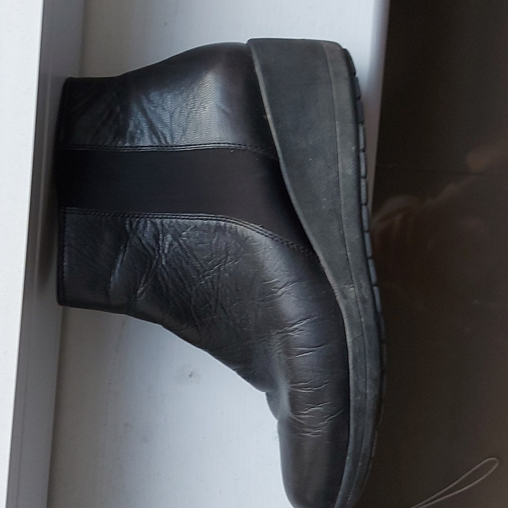 Easy Spirit leather wedge Chelsea boots